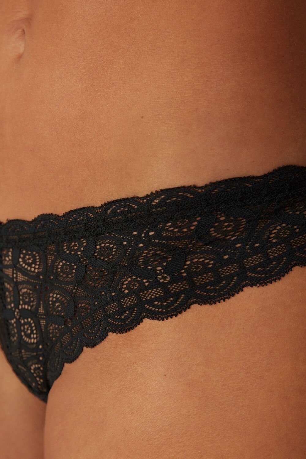 Black - 019 - Black Intimissimi 80s-style Lace Brazilian | TCGU-02894