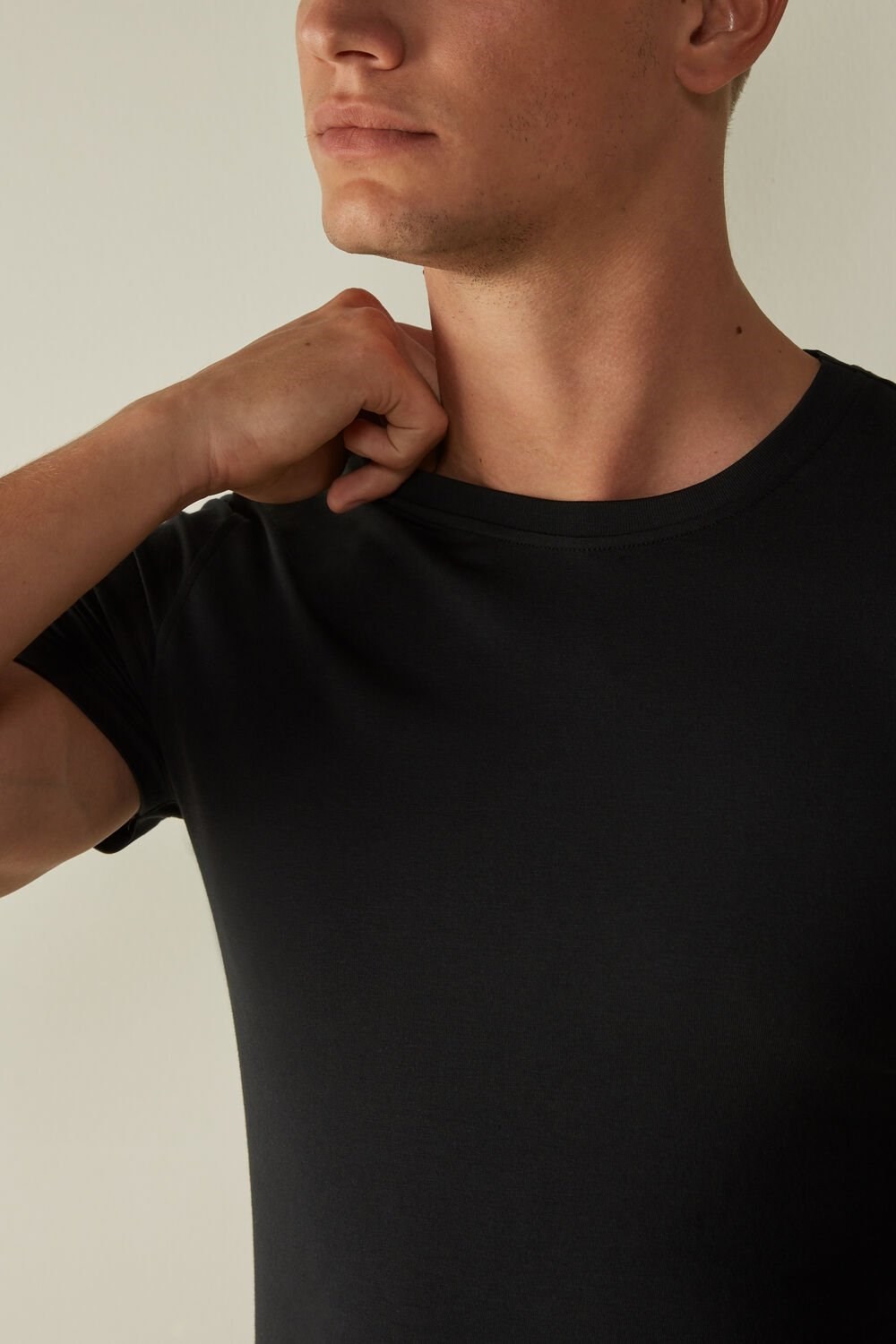 Black - 019 - Black Intimissimi T-shirt in Stretch Supima® Cotton | STRG-07516