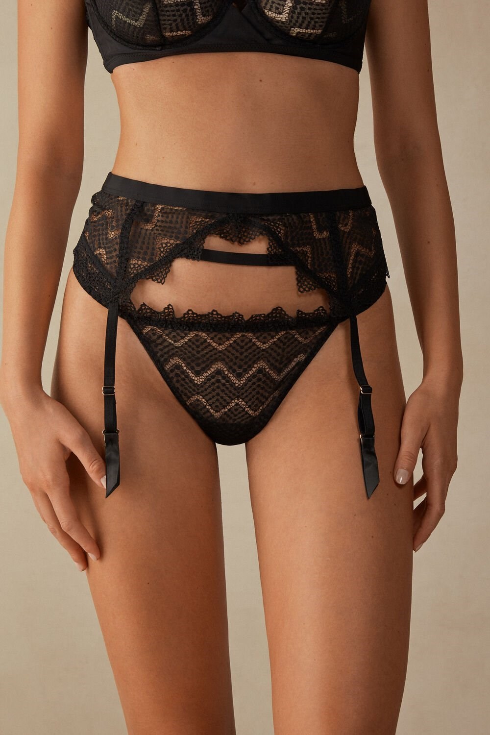 Black - 019 - Black Intimissimi Urban Nomad Garter Belt | WIEV-51384