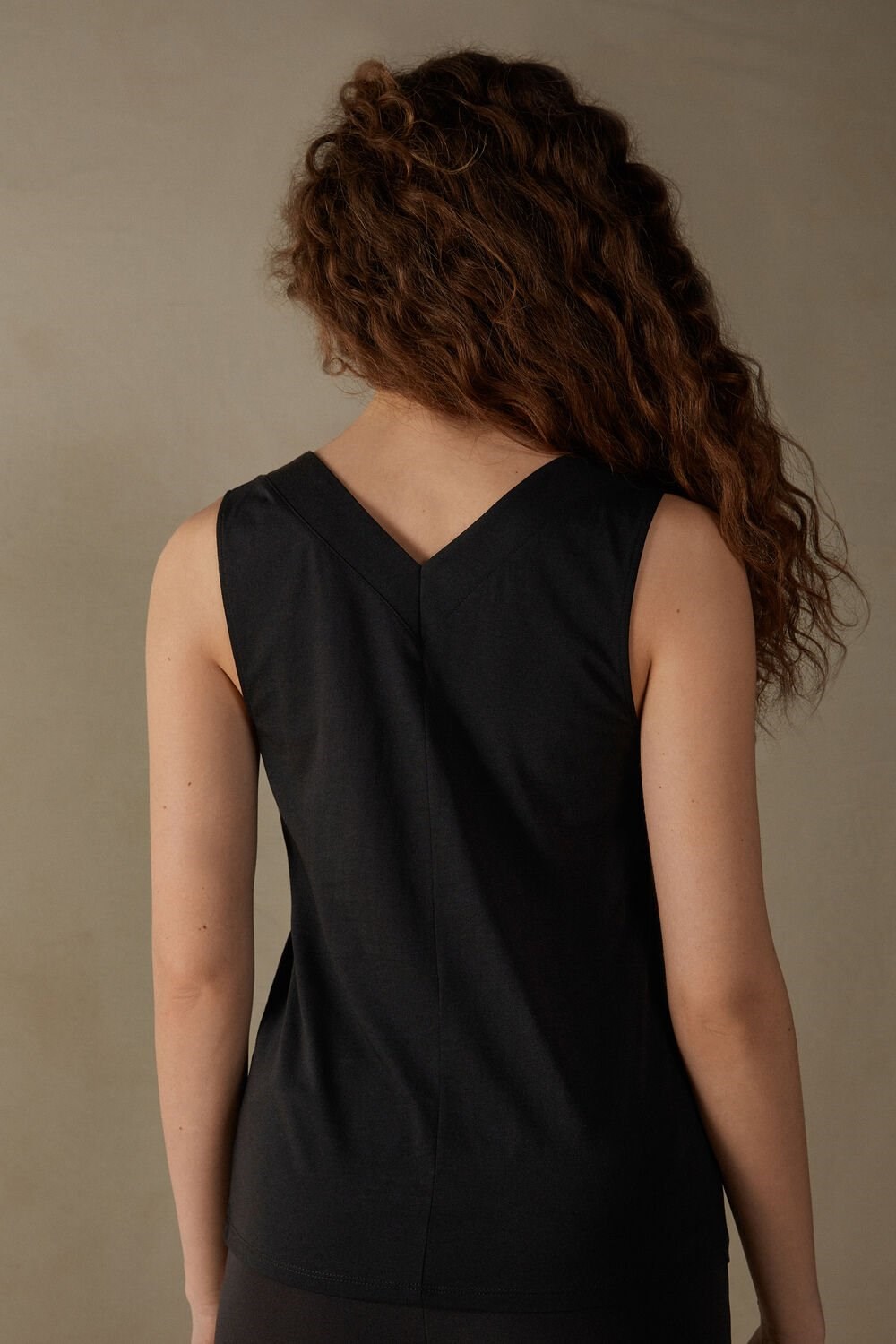 Black - 019 - Black Intimissimi V-neck Top in Supima® Ultrafresh Cotton | ZLWM-34576