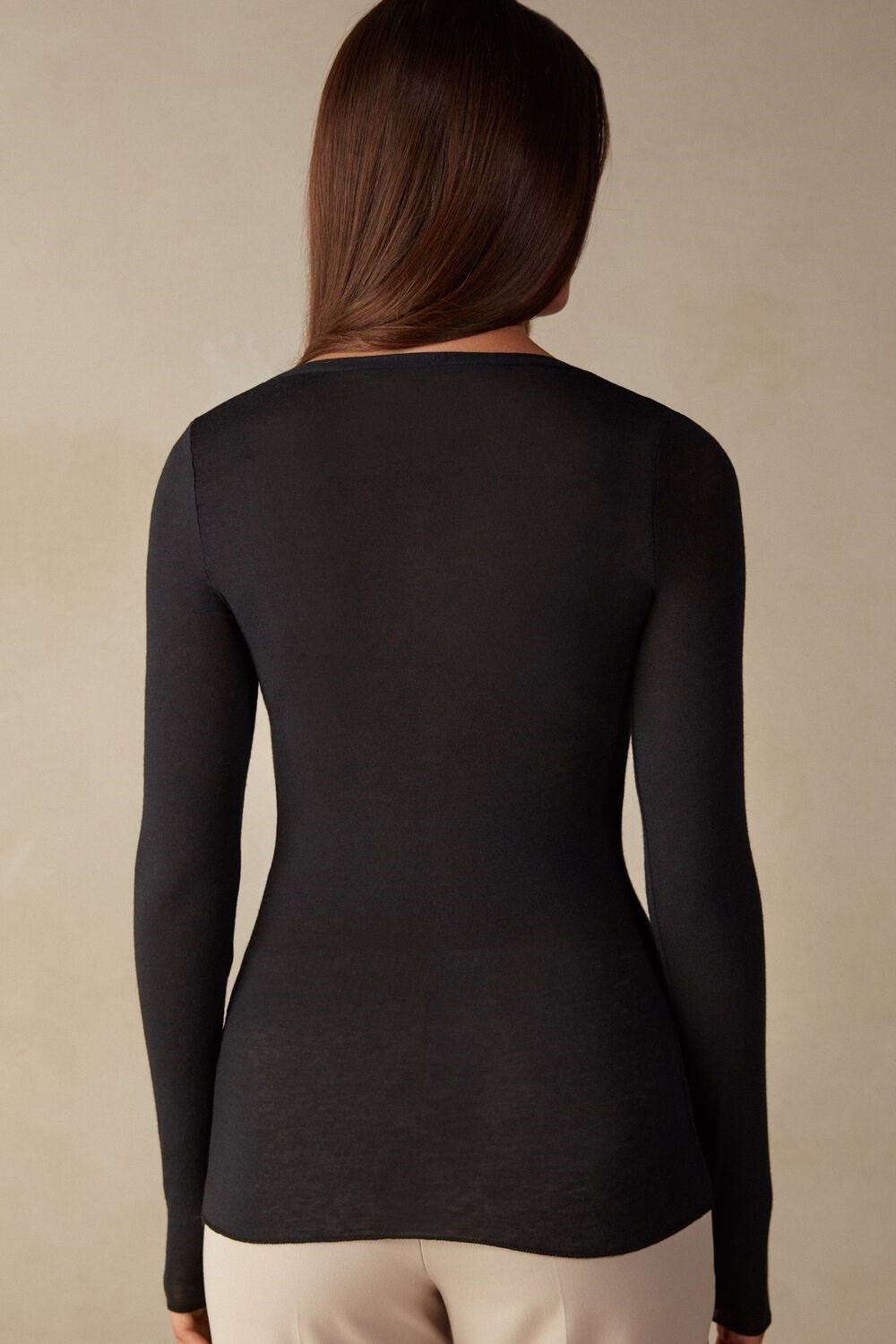 Black - 019 - Black Intimissimi V-neck top in Modal Ultralight with Cashmere | GMZS-82609