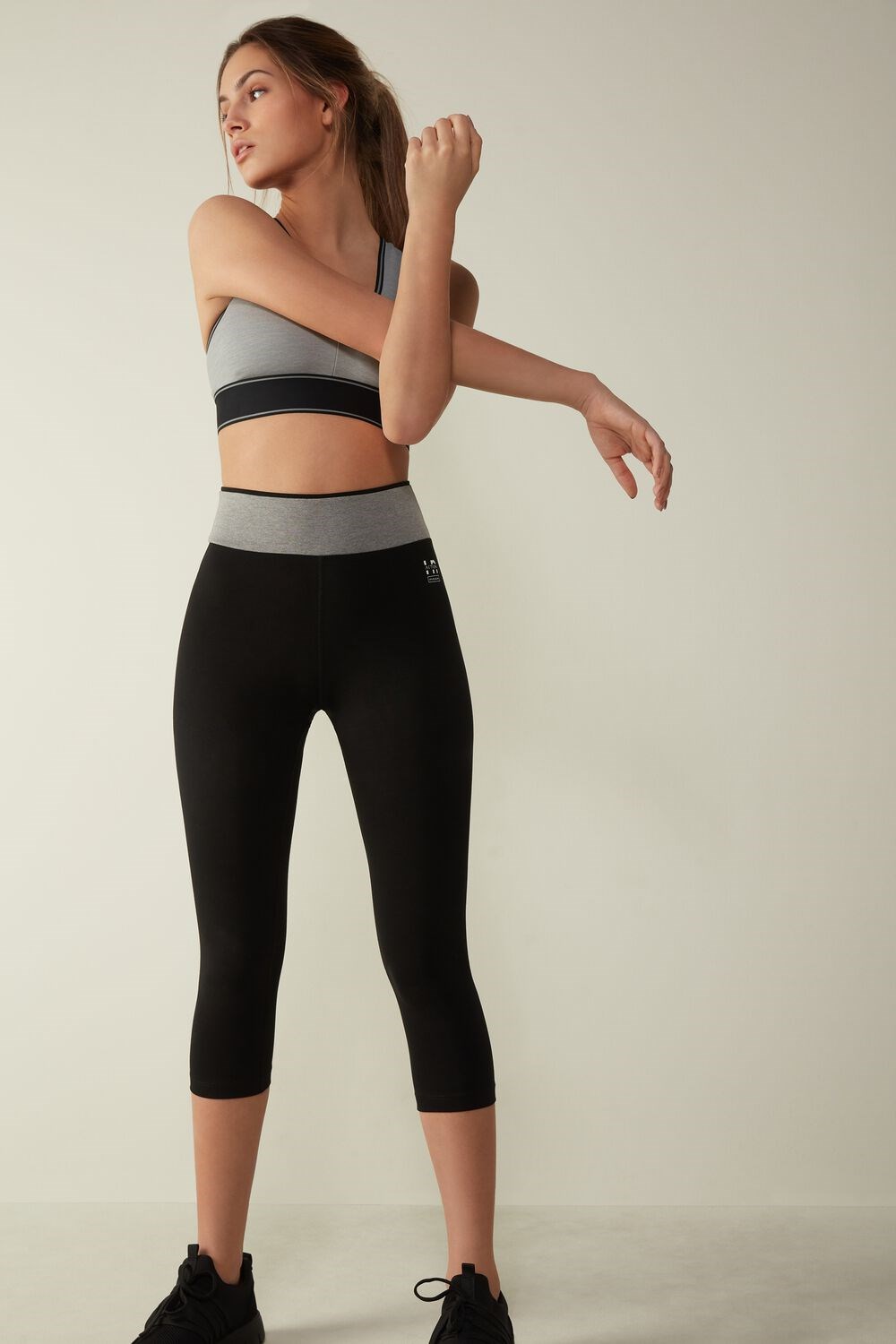 Black - 731i - Black / Medium Heather Grey Intimissimi In Action Capri Leggings in Organic Stretch Cotton | GSEY-07216