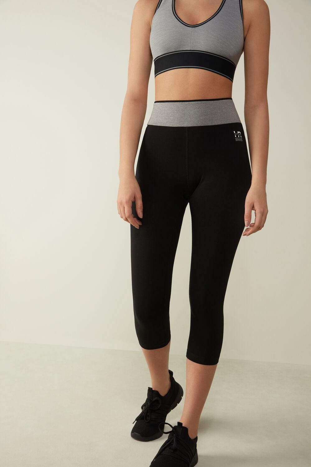 Black - 731i - Black / Medium Heather Grey Intimissimi In Action Capri Leggings in Organic Stretch Cotton | GSEY-07216