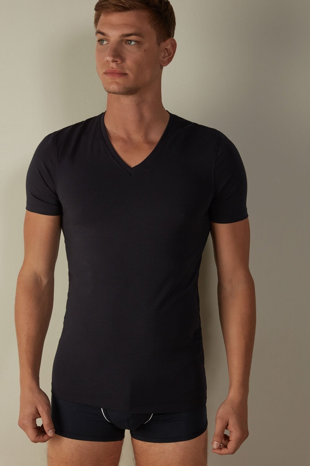 Blue - 800 - Midnight Blue Intimissimi V-neck T-shirt in Stretch Supima® Cotton | ZQOA-71954