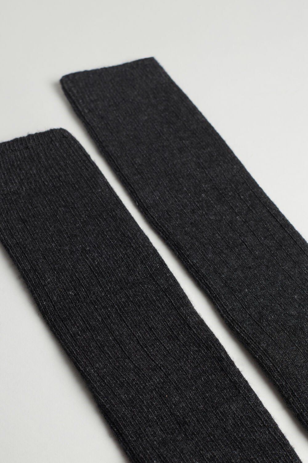 Grey - 780 - Anthracite Intimissimi Long Ribbed Socks in Cashmere and Wool | SGCO-08516