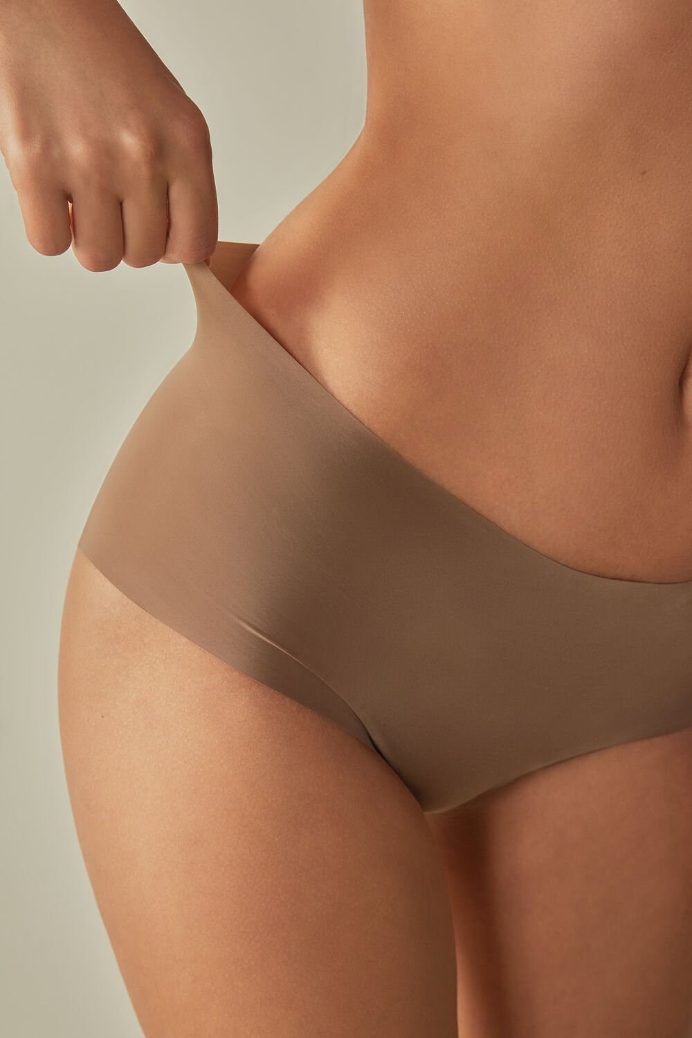 Natural - 502i - Dark Beige Intimissimi Seamless Microfiber Hipster | KBNR-64829