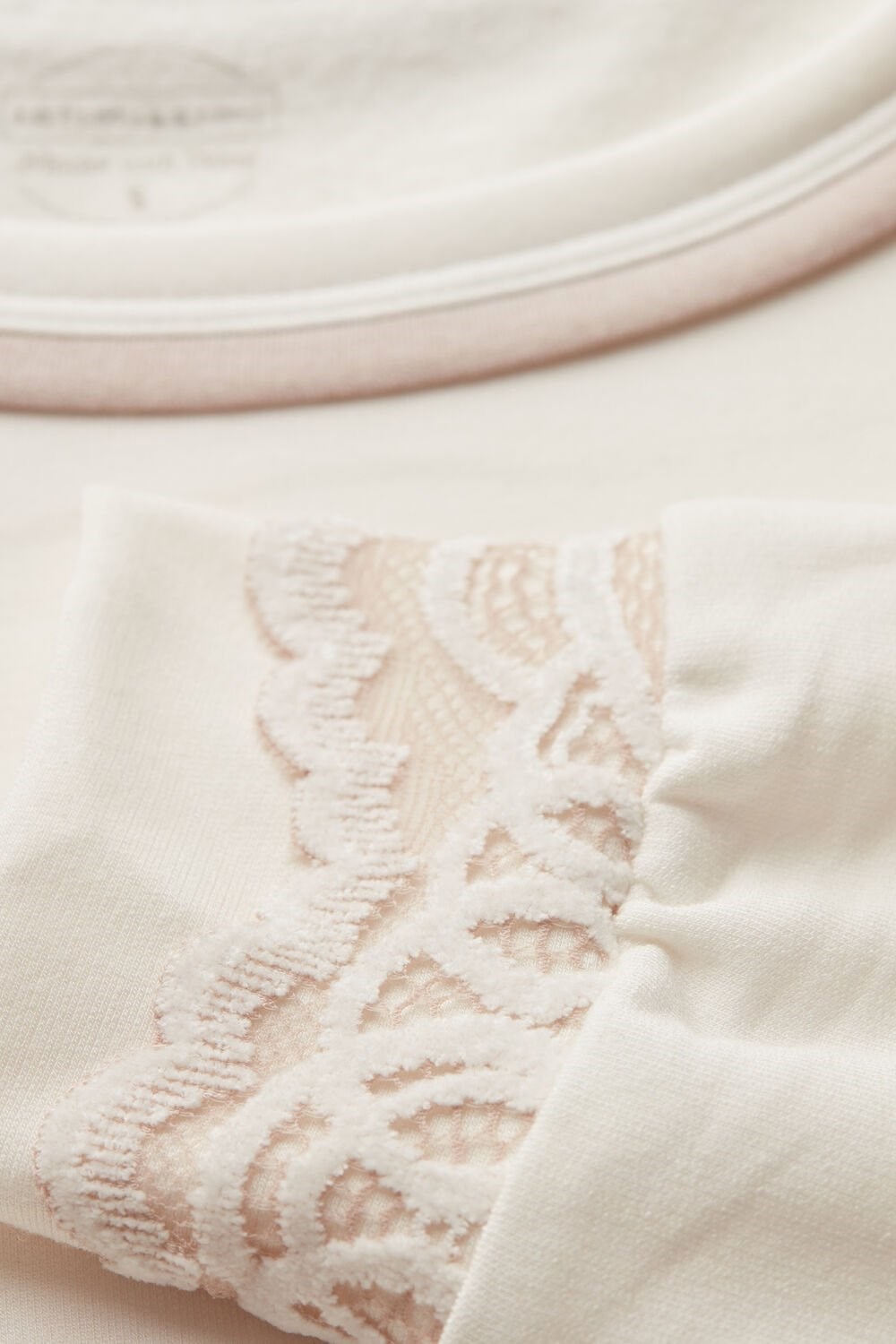 White - 157j - Powder White / Dusty Pink Intimissimi Romantic Bedroom Top in Modal with Wool | RDWI-74615