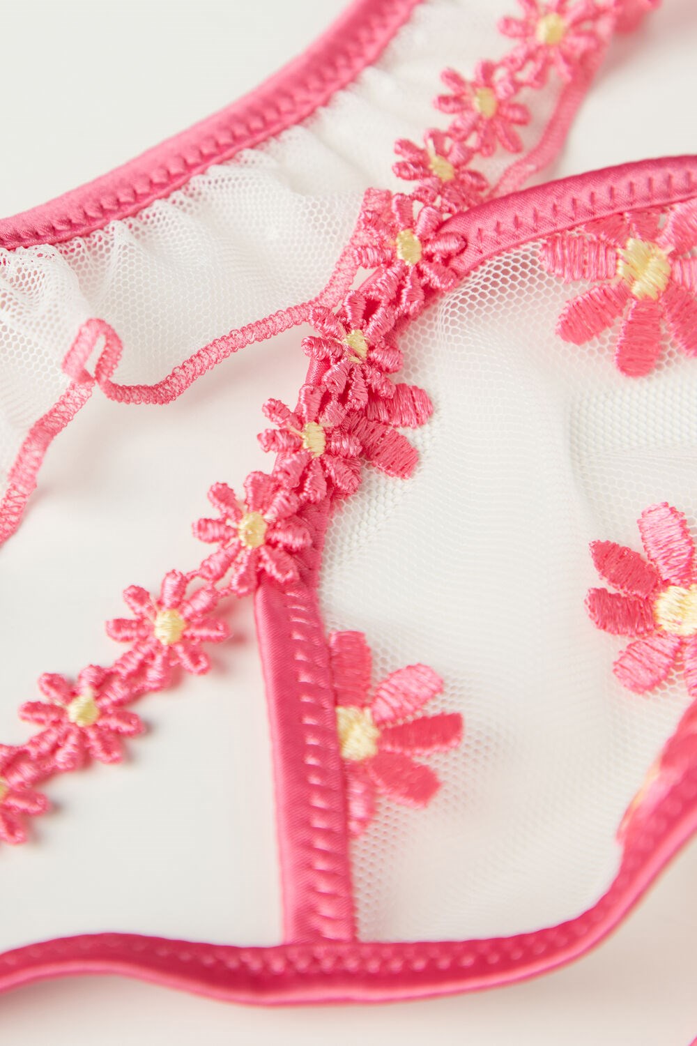 White - 239j - Fuchsia Pink / Talc White Intimissimi Sweet Like Daisies ‘80s Style Thong | UXIJ-47328